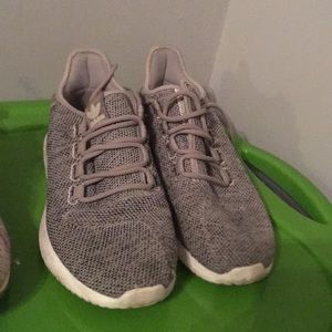 addia sneakers